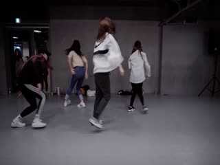 热舞KeepingYouHeadUp