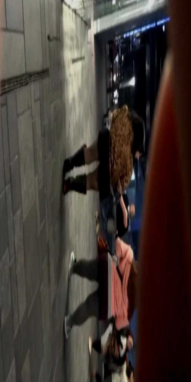 商场长筒黑丝少妇-02