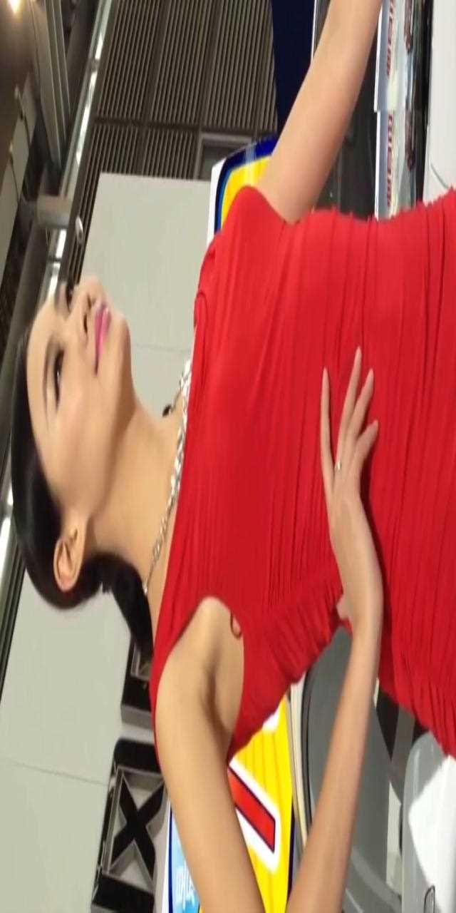 将车开回家，性感端庄美女车模呢