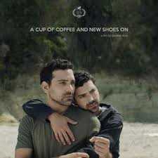一杯咖啡与新穿的鞋子